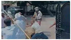 Chandauli News:बिजली कनेक्शन काटने को लेकर दो पक्षों में हुआ लठ्ठमार युद्ध,वीडियो देख हो जाएंगे दंग