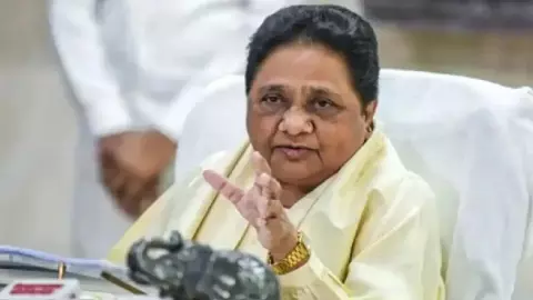 आरक्षण खत्म करने की मांग पर भड़कीं मायावती, राहुल गांधी और EWS को लेकर दिया बड़ा बयान