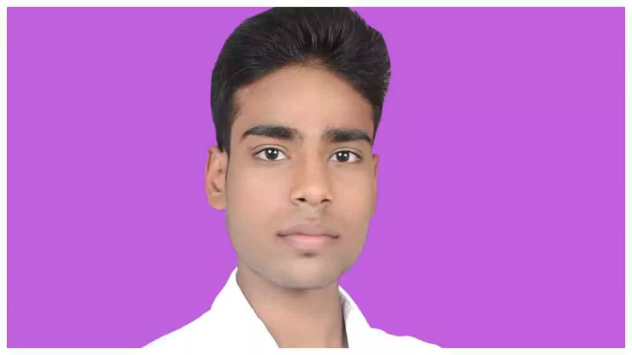 Chandauli News: चीनी के बढ़ते दाम और एथेनॉल नीति पर छात्र नेता का हमला, विधानसभा घेराव की चेतावनी