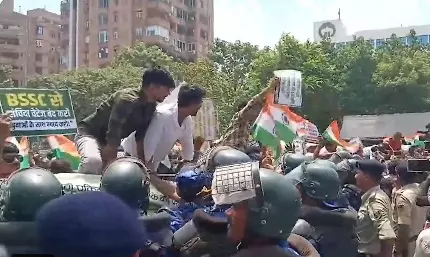 BPSC Protest: पटना में बवाल, छात्रों ने पुलिस पर किया पथराव; कई जवान घायल, लाठीचार्ज