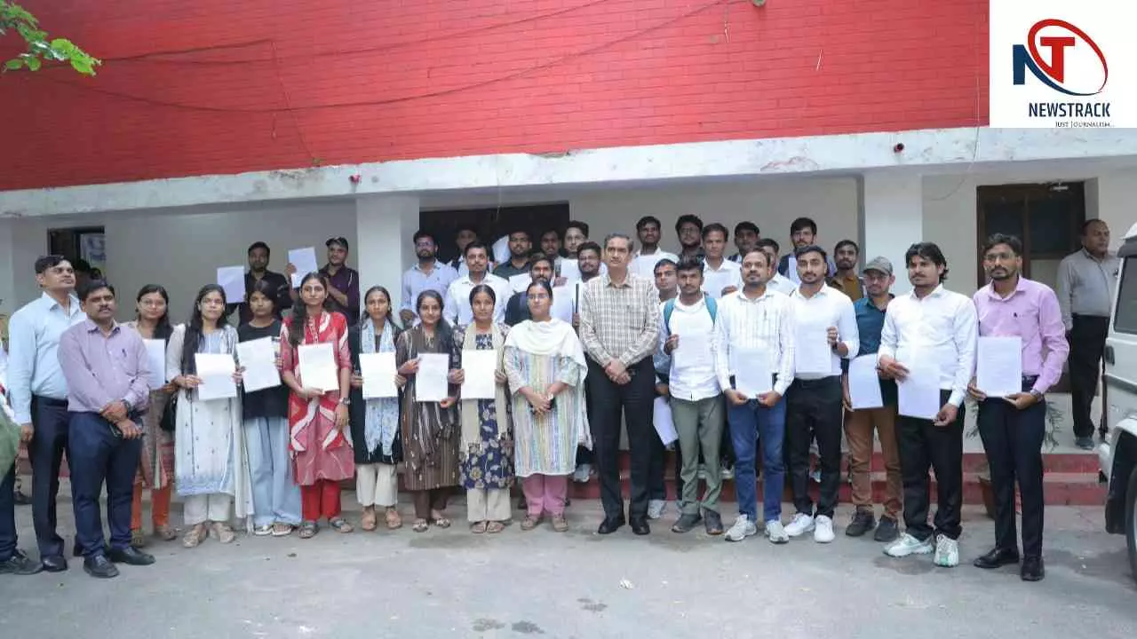 Mathura News: मेहनत और लगन से मिली सफलता, 35 प्राविधिक सहायकों को नियुक्ति पत्र