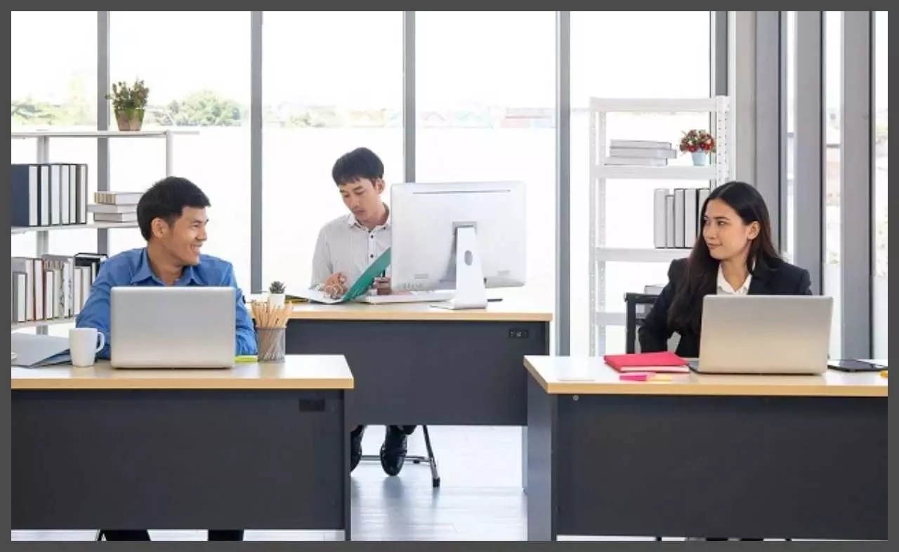 Youth looking for jobs sitting in fake offices in China, unique trend of stress relief