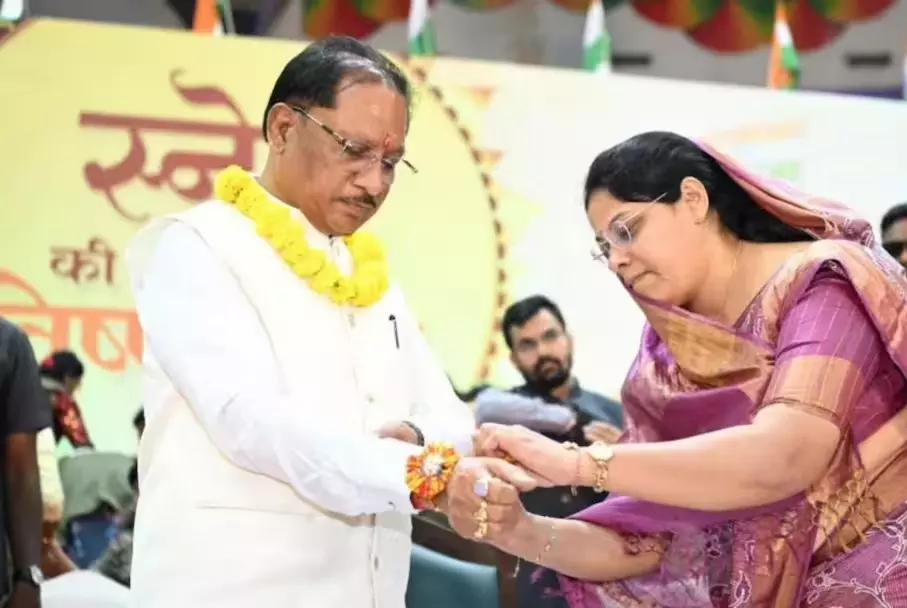रक्षाबंधन से पहले CM साय की कलाई पर बंधी राखी, बोले- ‘मेरी सगी बहन नहीं... आज सगी से भी बढ़कर बहन मिली’
