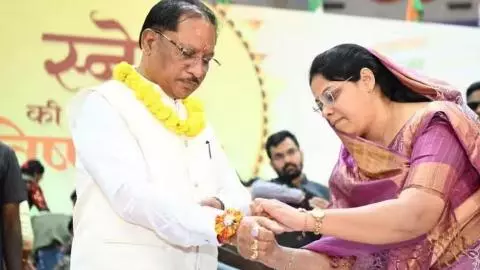 रक्षाबंधन से पहले CM साय की कलाई पर बंधी राखी, बोले- ‘मेरी सगी बहन नहीं... आज सगी से भी बढ़कर बहन मिली’