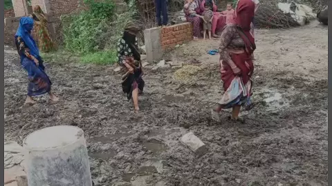 Rural disturbed by bad road in Karhela, more difficulties in rain