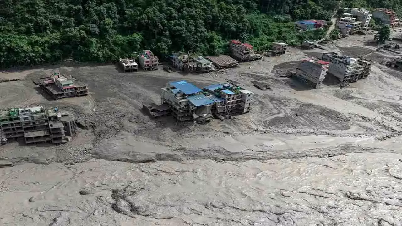 नेपाल में फ्लैश फ्लड से महातबाही! कैलाश यात्रियों समेत 130+ भारतीय लापता...बढ़ी बेचैनी नेपाल में फ्लैश फ्लड से महातबाही! कैलाश यात्रियों समेत 130+ भारतीय लापता...बढ़ी बेचैनी