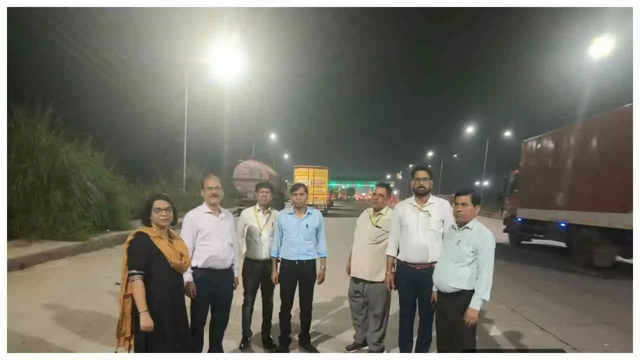 Bulandshahr News: FDA की टीम ने बुलंदशहर से दिल्ली जा रही पनीर की गाड़ी पकड़ी Bulandshahr News: FDA की टीम ने बुलंदशहर से दिल्ली जा रही पनीर की गाड़ी पकड़ी