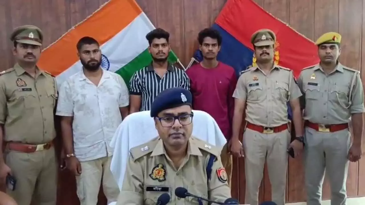 Bulandshahr News: साइबर ठगी के लिए बैंक खाते देने वाले 3 कैरियर गिरफ्तार, 23 लाख की ठगी का खुलासा Bulandshahr News: साइबर ठगी के लिए बैंक खाते देने वाले 3 कैरियर गिरफ्तार, 23 लाख की ठगी का खुलासा