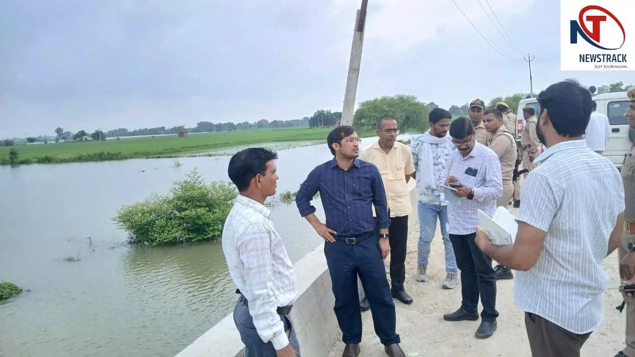 Chandauli News: गडई नदी के बढ़े जलस्तर पर भड़के DM, अधिकारियों को अलर्ट रहने के सख्त निर्देश Chandauli News: गडई नदी के बढ़े जलस्तर पर भड़के DM, अधिकारियों को अलर्ट रहने के सख्त निर्देश