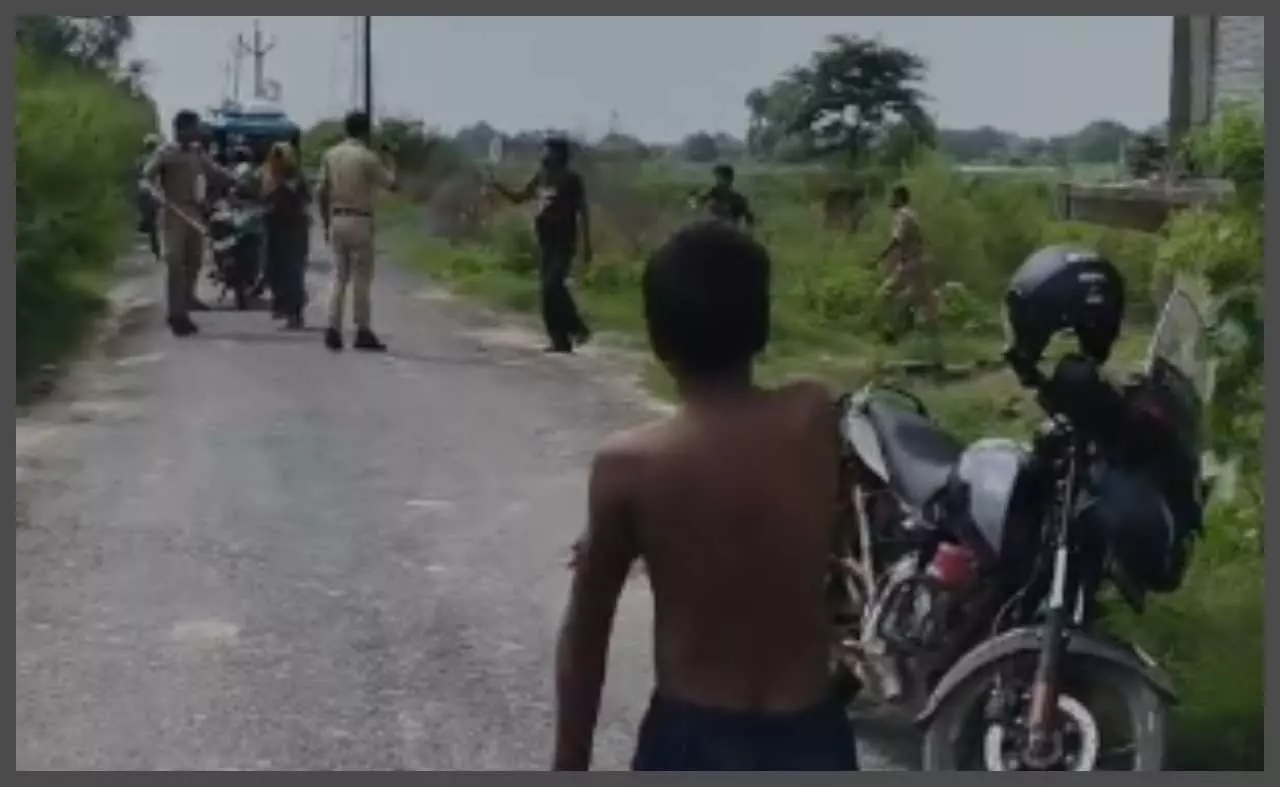 Firozabad News: चोरी की शिकायत पर पहुंची पुलिस से अभद्रता, 3 गिरफ्तार Firozabad News: चोरी की शिकायत पर पहुंची पुलिस से अभद्रता, 3 गिरफ्तार