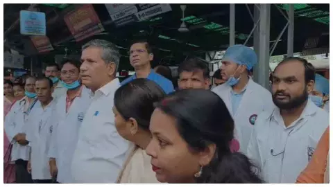 नेपाल से बचकर महाराष्ट्र लौट रहा 106 सदस्यीय दल, DDU जंक्शन पर पहुंचा, रेलवे ने संभाला मोर्चा