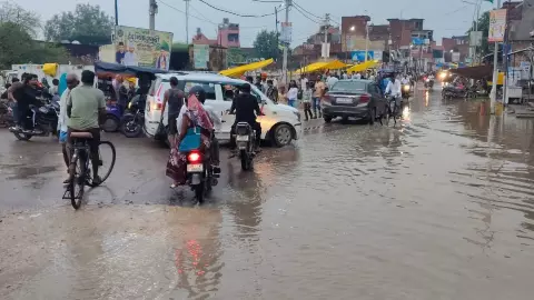 Kaushambi News: करोड़ों खर्च के बाद भी जल निकासी बदहाल, सड़कों पर भर रहा नाली का गंदा पानी Kaushambi News: करोड़ों खर्च के बाद भी जल निकासी बदहाल, सड़कों पर भर रहा नाली का गंदा पानी