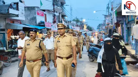 Shravasti News: जन्माष्टमी पर सुरक्षा चाक-चौबंद, अपर पुलिस अधीक्षक ने भिनगा में किया पैदल गश्त