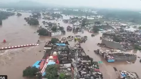 चित्रकूट में मंदाकिनी का प्रलयंकारी रूप, 23 साल का रिकॉर्ड टूटा; रामघाट जलमग्न, रेस्क्यू ऑपरेशन तेज चित्रकूट में मंदाकिनी का प्रलयंकारी रूप, 23 साल का रिकॉर्ड टूटा; रामघाट जलमग्न, रेस्क्यू ऑपरेशन तेज