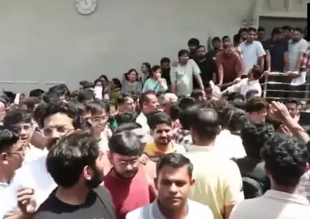 NEET PG 2026: 20 बार क्रैश हुआ सिस्टम, जयपुर में उम्मीदवारों का प्रदर्शन; 2,445 अभ्यर्थियों की दोबारा होगी परीक्षा NEET PG 2026: 20 बार क्रैश हुआ सिस्टम, जयपुर में उम्मीदवारों का प्रदर्शन; 2,445 अभ्यर्थियों की दोबारा होगी परीक्षा