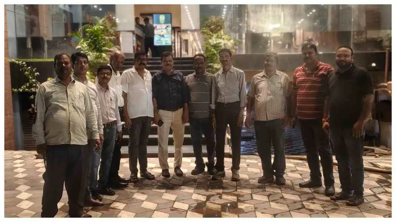 Chandauli News: शाखा प्रबंधक विद्युत रंजन दास को भावभीनी विदाई, सेवानिवृत्त हुए Chandauli News: शाखा प्रबंधक विद्युत रंजन दास को भावभीनी विदाई, सेवानिवृत्त हुए