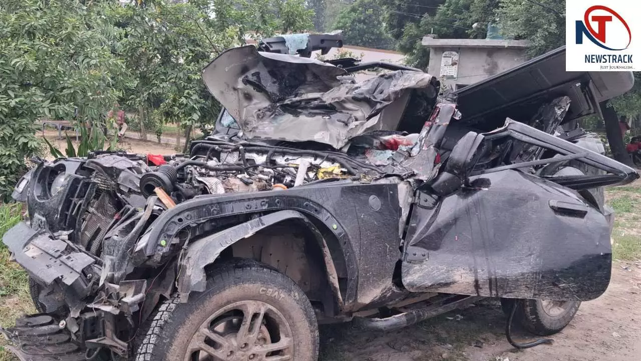 Hapur: गंगा एक्सप्रेसवे पर भीषण हादसा: तेज रफ्तार थार पलटी, चार युवकों की मौत, 17 साल का किशोर घायल