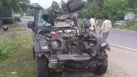 Thar बनी मौत का ताबूत! गंगा एक्सप्रेसवे पर कई बार पलटी...4 दोस्तों की दर्दनाक मौत Thar बनी मौत का ताबूत! गंगा एक्सप्रेसवे पर कई बार पलटी...4 दोस्तों की दर्दनाक मौत