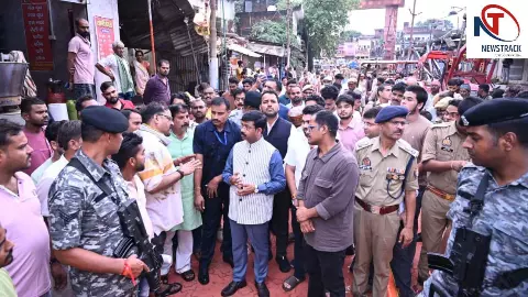 Chitrakoot News: प्रभारी मंत्री ने बाढ़ प्रभावित क्षेत्रों का किया निरीक्षण, बांटी राहत सामग्री Chitrakoot News: प्रभारी मंत्री ने बाढ़ प्रभावित क्षेत्रों का किया निरीक्षण, बांटी राहत सामग्री