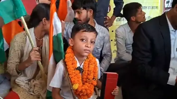 Viral Boy Aditya: ‘प्रधानमंत्री जी, मुझे मिलने का समय दें...’ पटना में धरने पर बैठा 6 साल का आदित्य, क्या है मांग? Viral Boy Aditya: ‘प्रधानमंत्री जी, मुझे मिलने का समय दें...’ पटना में धरने पर बैठा 6 साल का आदित्य, क्या है मांग?