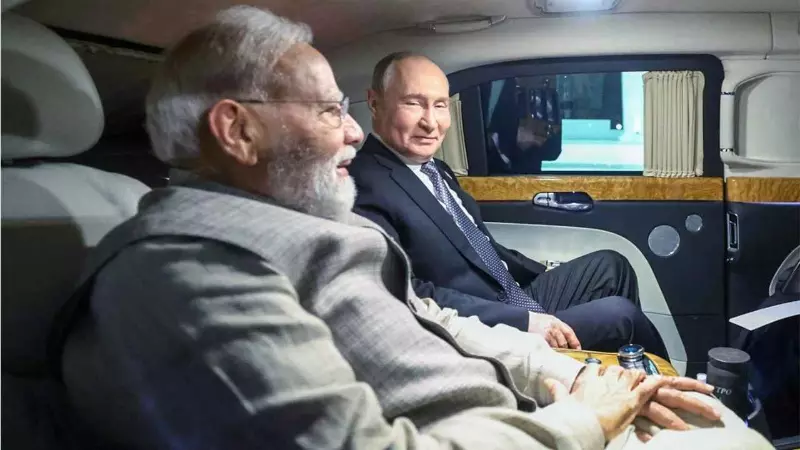 किर्गिस्तान में दिखी मोदी-पुतिन की यारी! एक ही कार में बैठ पीएम ने दिया शांति मंत्र, बोलें- अनंत युद्ध नहीं, अब युद्ध का अंत किर्गिस्तान में दिखी मोदी-पुतिन की यारी! एक ही कार में बैठ पीएम ने दिया शांति मंत्र, बोलें- अनंत युद्ध नहीं, अब युद्ध का अंत
