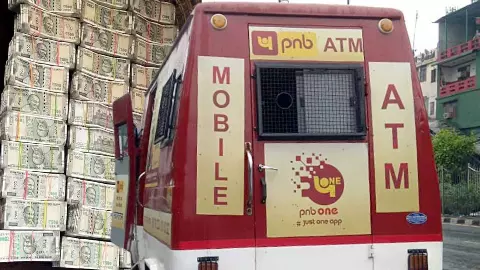 PNB के करेंसी चेस्ट में मिला ₹7.40 करोड़ का नकली नोट! पहले ₹4.36 लाख की कमी ने खोला बड़ा राज PNB के करेंसी चेस्ट में मिला ₹7.40 करोड़ का नकली नोट! पहले ₹4.36 लाख की कमी ने खोला बड़ा राज