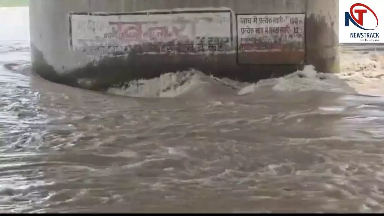 Hapur News: गढ़ गंगा ने फिर दिखाया रौद्र रूप, चेतावनी निशान से ऊपर पहुंचा जलस्तर; मचा हड़कंप Hapur News: गढ़ गंगा ने फिर दिखाया रौद्र रूप, चेतावनी निशान से ऊपर पहुंचा जलस्तर; मचा हड़कंप