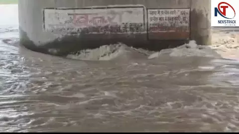 Hapur News: गढ़ गंगा ने फिर दिखाया रौद्र रूप, चेतावनी निशान से ऊपर पहुंचा जलस्तर; मचा हड़कंप