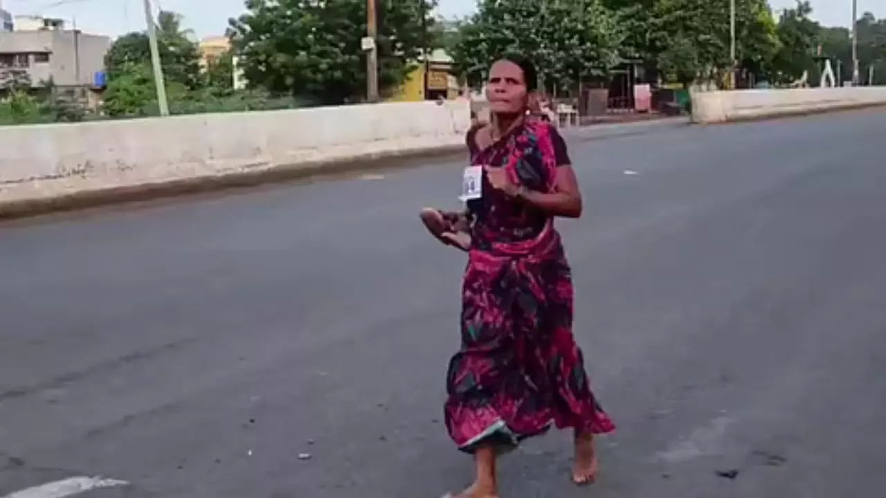 Maharashtra News: Mother Wins Race Barefoot, Government to Support Daughters’ Education Maharashtra News: Mother Wins Race Barefoot, Government to Support Daughters’ Education