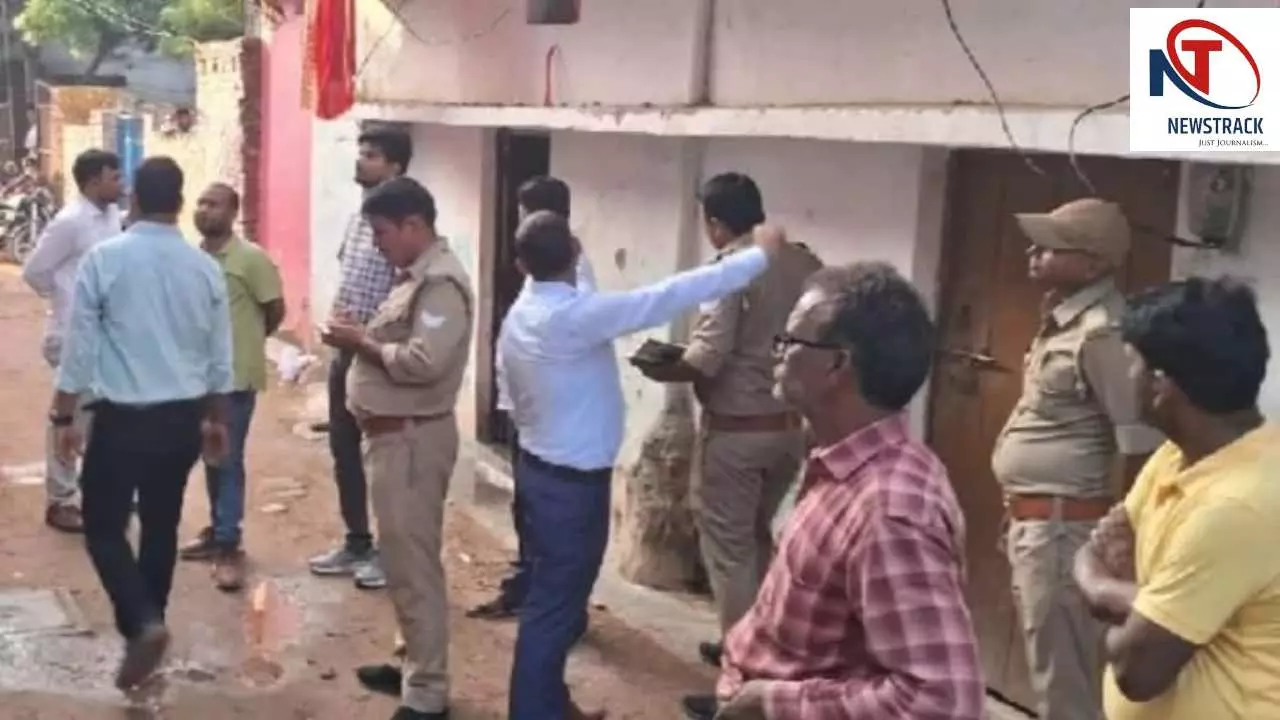 Hapur News: बिजली चोरी पर ऊर्जा निगम का बड़ा शिकंजा, छह परिसरों में पकड़ी गई 11 किलोवाट की चोरी Hapur News: बिजली चोरी पर ऊर्जा निगम का बड़ा शिकंजा, छह परिसरों में पकड़ी गई 11 किलोवाट की चोरी
