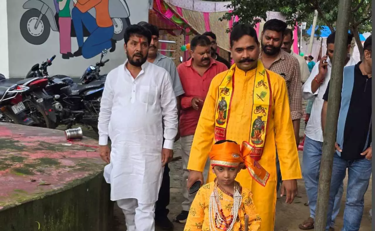 Former MLA Jai Choubey visits police stations and areas and wishes Happy Janmashtami