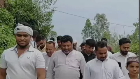 Kamal Akhtar meets victims family after three deaths from temporary bridge Kamal Akhtar meets victims family after three deaths from temporary bridge
