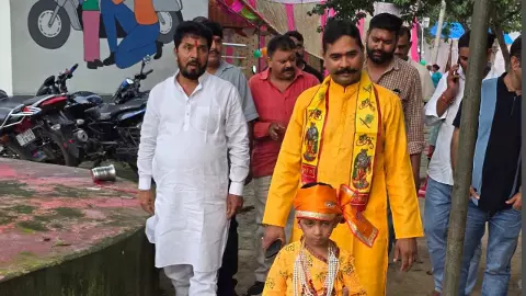 Former MLA Jai Choubey visits police stations and areas and wishes Happy Janmashtami