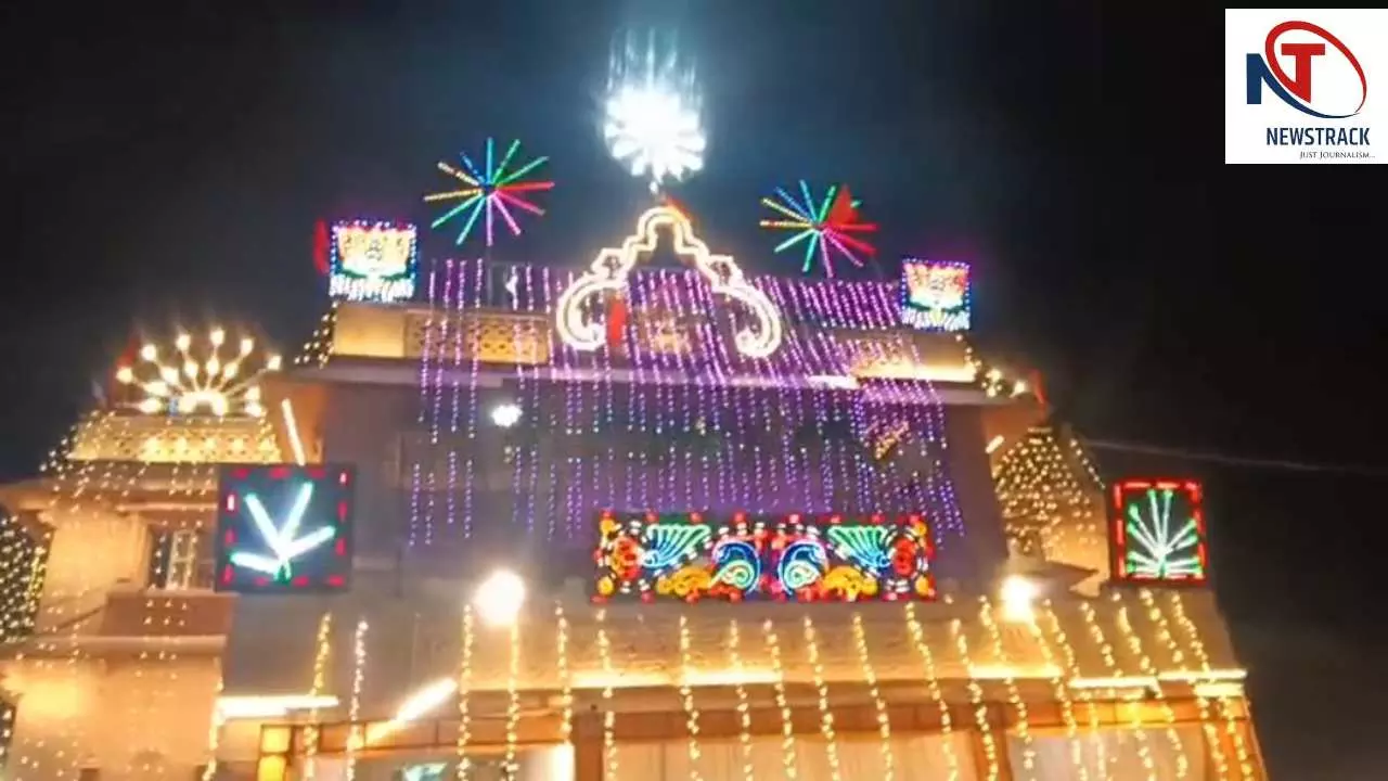 Mathura News: नंद के आनंद भयो से गूंज उठी कान्हा की नगरी, आधी रात को जन्मस्थान पर प्रकटे लाला