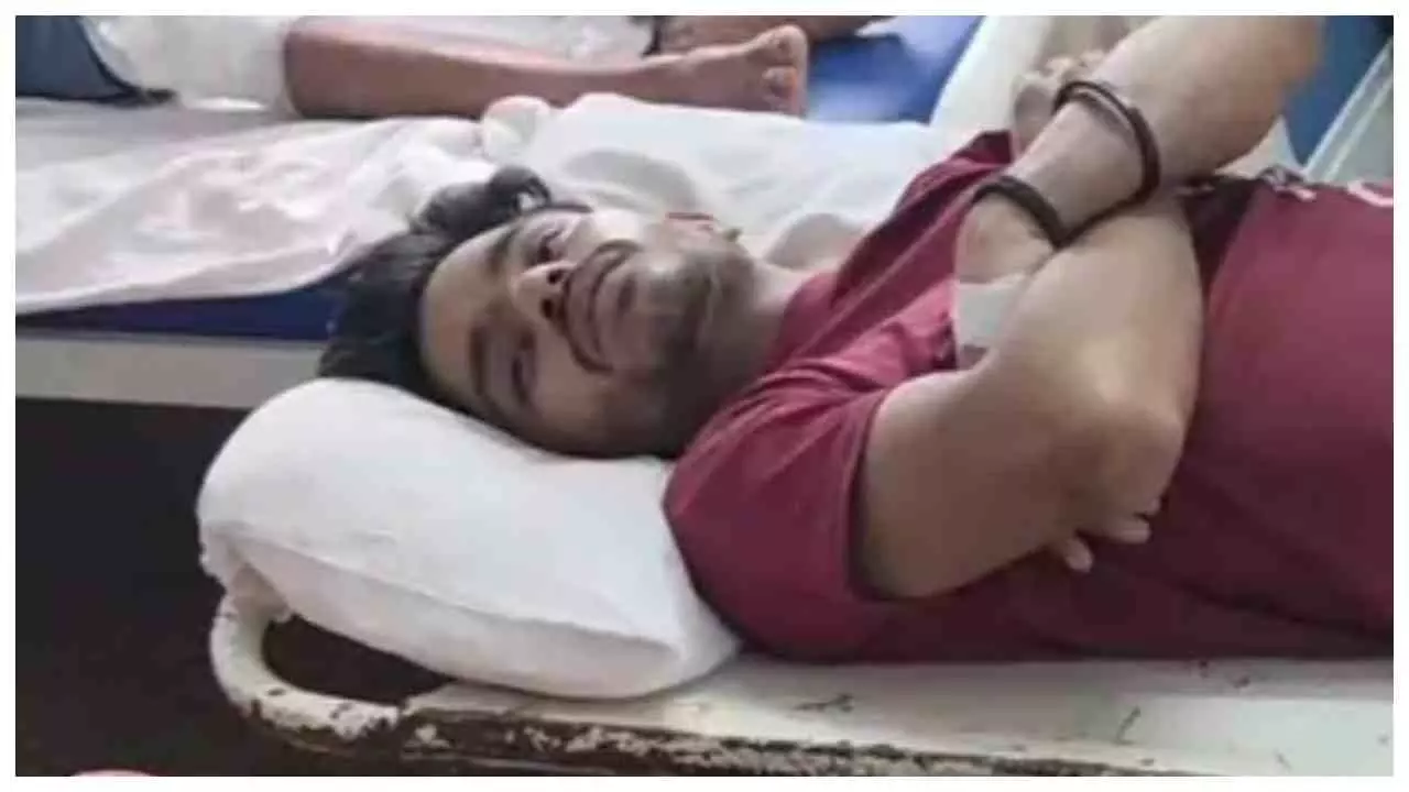 Etah News जन्माष्टमी की खुशियां मातम में बदलीं, रोडवेज बस की टक्कर से बाइक सवार मासूम सहित दो की मौत Etah News जन्माष्टमी की खुशियां मातम में बदलीं, रोडवेज बस की टक्कर से बाइक सवार मासूम सहित दो की मौत