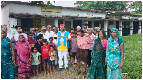 Jaunpur: शिक्षक दिवस पर बंद विद्यालयों के सामने प्रदर्शन, राहुल त्रिपाठी ने उठाई स्कूल खोलने की मां Jaunpur: शिक्षक दिवस पर बंद विद्यालयों के सामने प्रदर्शन, राहुल त्रिपाठी ने उठाई स्कूल खोलने की मां