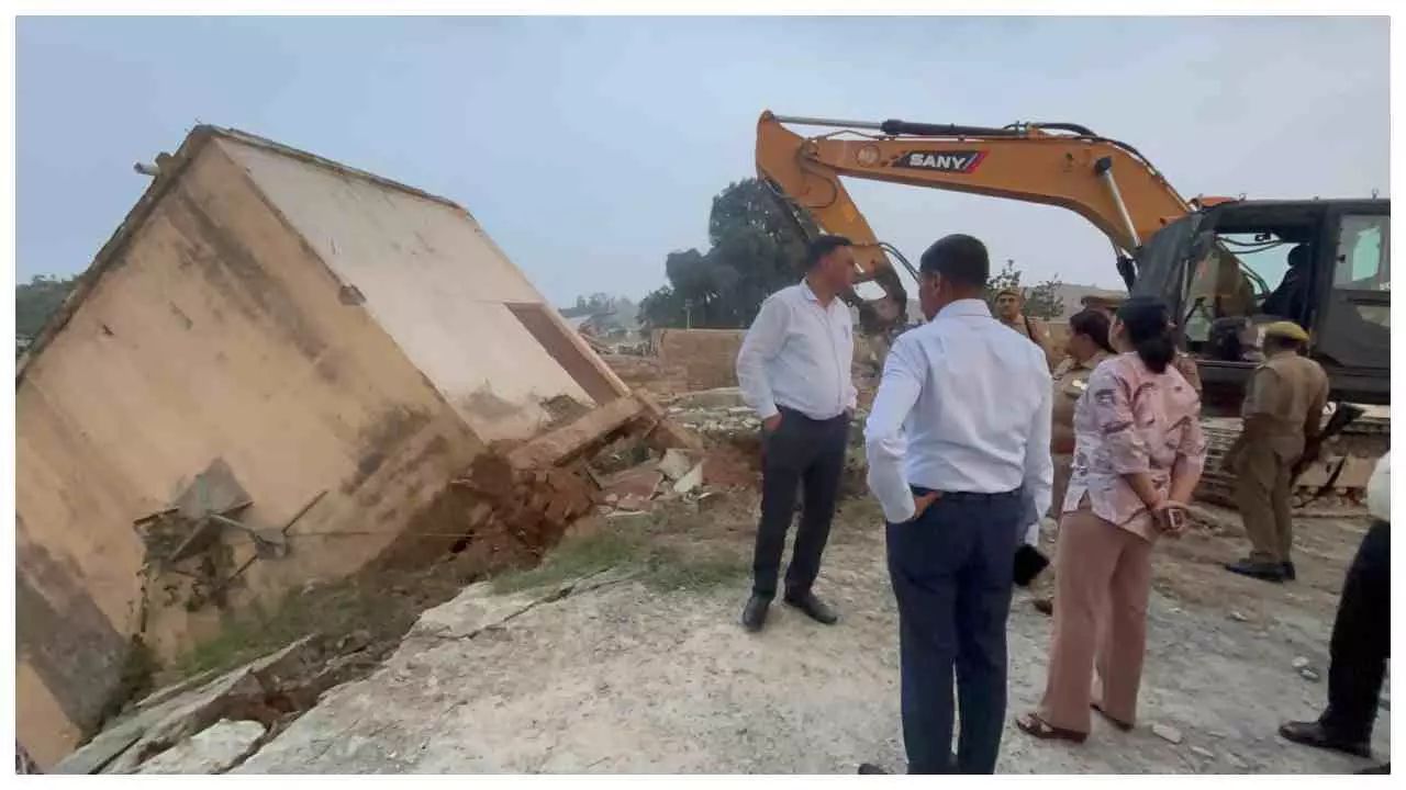 Mirzapur News: क्रेशर प्लांट हादसे में 4 श्रमिकों की मौत, 5 नामजद पर केस दर्ज Mirzapur News: क्रेशर प्लांट हादसे में 4 श्रमिकों की मौत, 5 नामजद पर केस दर्ज
