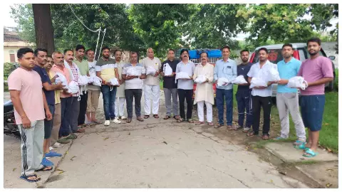 शामली से 16 अज्ञात अस्थियां लेकर हरिद्वार रवाना हुआ अंतिम यात्रा सेवा समूह शामली से 16 अज्ञात अस्थियां लेकर हरिद्वार रवाना हुआ अंतिम यात्रा सेवा समूह