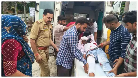 Auraiya News: बिधूना रोड पर तेज रफ्तार ब्रेजा ने बाइक में मारी टक्कर, दो युवक गंभीर घायल Auraiya News: बिधूना रोड पर तेज रफ्तार ब्रेजा ने बाइक में मारी टक्कर, दो युवक गंभीर घायल
