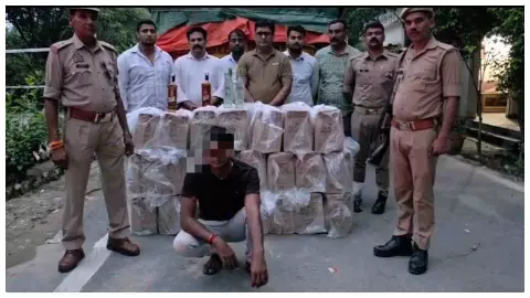 Mainpuri News: डीसीएम से 23 पेटी हरियाणा की अवैध शराब बरामद, तस्कर गिरफ्तार