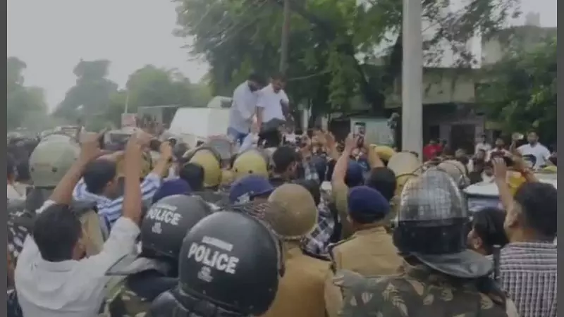 Tension rises after Deepaks death, hearse stopped, Ambedkar demanded to be taken on triangle Tension rises after Deepaks death, hearse stopped, Ambedkar demanded to be taken on triangle