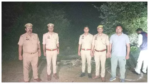 Bulandshahr News: पुलिस मुठभेड़: गौकशी का वांछित आरोपी फारुख पैर में गोली लगने से घायल Bulandshahr News: पुलिस मुठभेड़: गौकशी का वांछित आरोपी फारुख पैर में गोली लगने से घायल