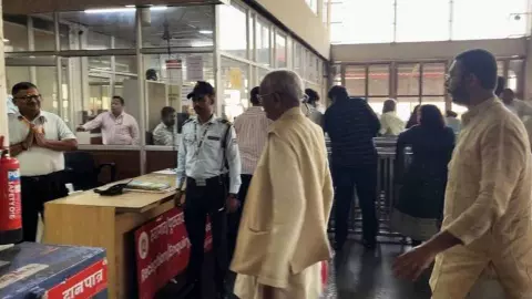 अयोध्या में फिर बड़ा खेल! अचानक राम मंदिर पहुंचे चंपत राय...हटाए गए 3 कर्मचारियों की भी हुई वापसी