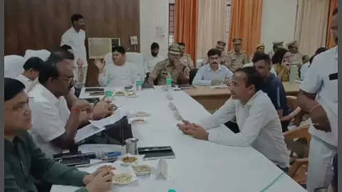 Resolution Day presided over by District Collector in Shikohabad, 75 complaints Resolution Day presided over by District Collector in Shikohabad, 75 complaints