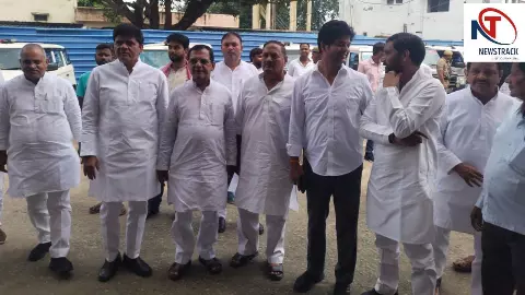 Azamgarh News: आजमगढ़ में छात्रों से कथित दुर्व्यवहार को लेकर एसएसपी से मिला सपा प्रतिनिधिमंडल