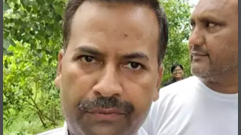 DM says new road from Kapurpur to Ramganga to be constructed, Gram Pradhan visits veterinary clinic