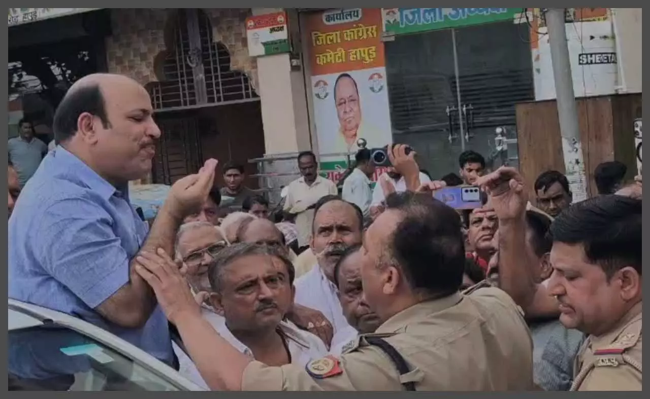 Hapur News: बदनौली जाने से कांग्रेस प्रतिनिधिमंडल को रोका, पूर्व सांसद बोले- ‘क्या इमरजेंसी लगी है