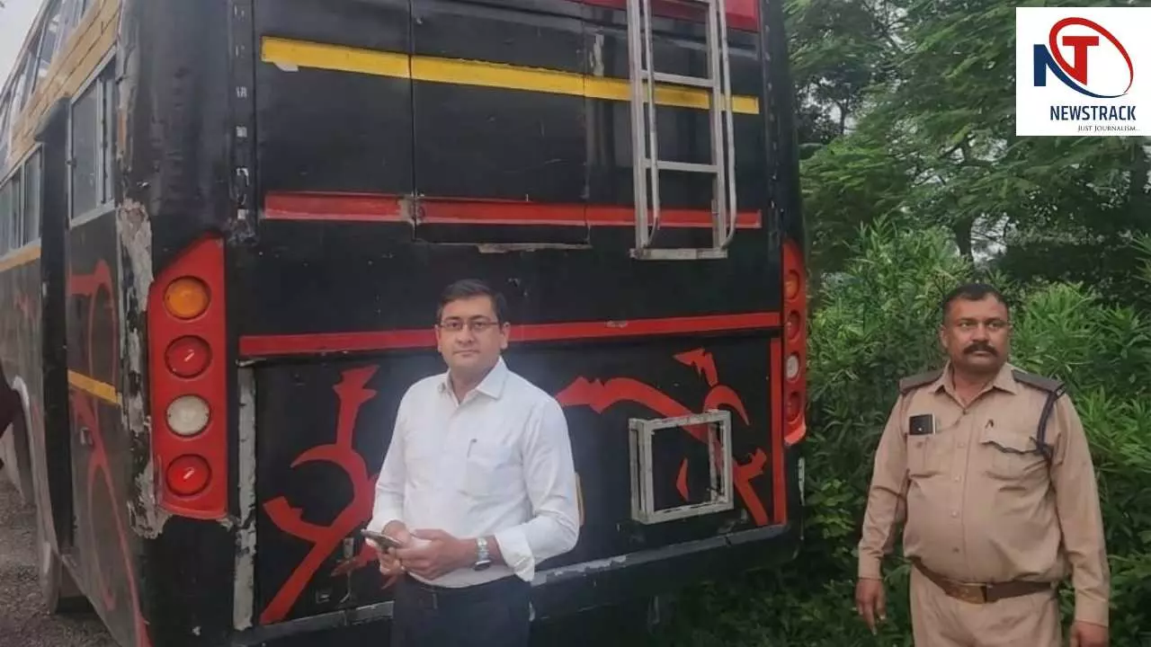 Hapur News: यात्रियों की जान से खिलवाड़ पड़ा भारी! हापुड़ में 10 बसें निरुद्ध, 28 वाहनों पर कार्रवाई Hapur News: यात्रियों की जान से खिलवाड़ पड़ा भारी! हापुड़ में 10 बसें निरुद्ध, 28 वाहनों पर कार्रवाई