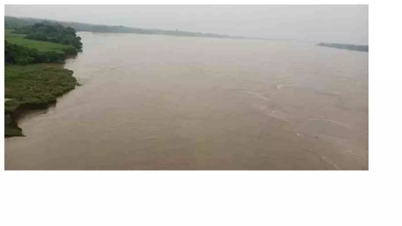 Jhansi News: बेतवा नदी में पलटी नाव, दो सगे भाई तेज धारा में बहे; मचा हड़कंप, तलाश जारी