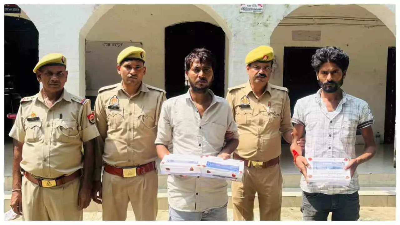 Etawah News: Tचेकिंग के दौरान दो अंतरजनपदीय अभियुक्त गिरफ्तार, तमंचा-कारतूस और चाकू बरामद